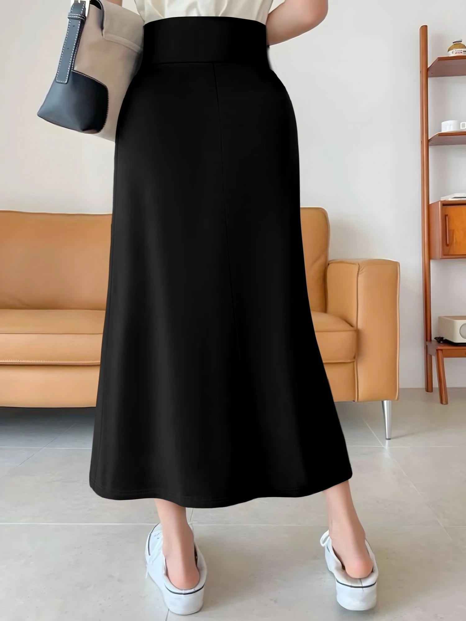 Korean-style solid color mermaid skirt, high-waisted A-line fit to hide the hips, slightly flared hem to show curves, suitable f
