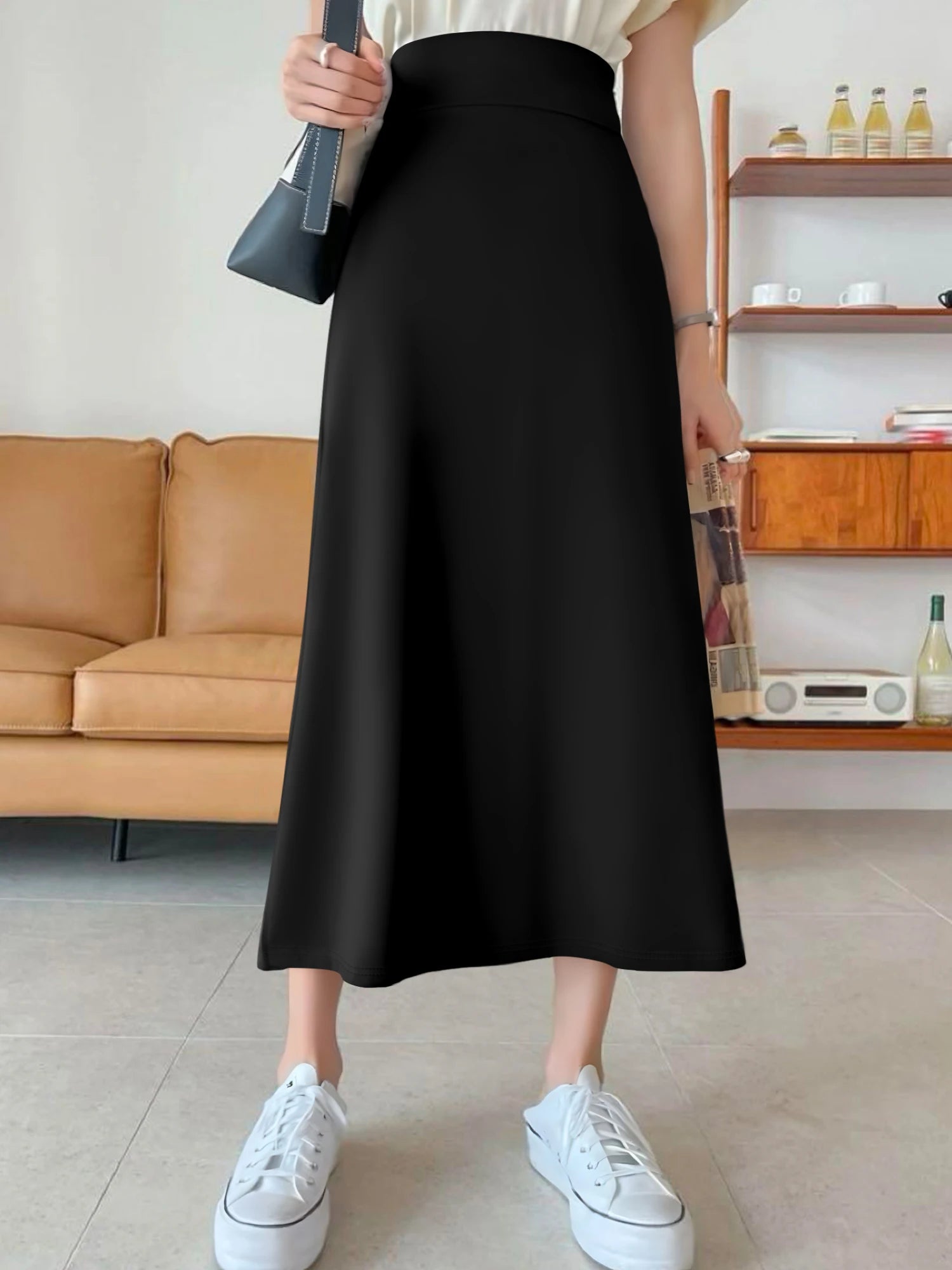 Korean-style solid color mermaid skirt, high-waisted A-line fit to hide the hips, slightly flared hem to show curves, suitable f